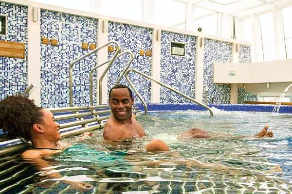 Cloud 9 Spa: Hydrotherapy Pool
